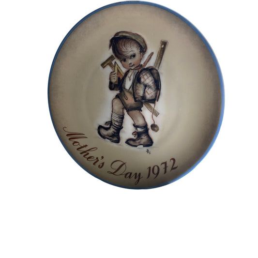 1972 Mother's Day plate bi sister Berta Hummel West Germany